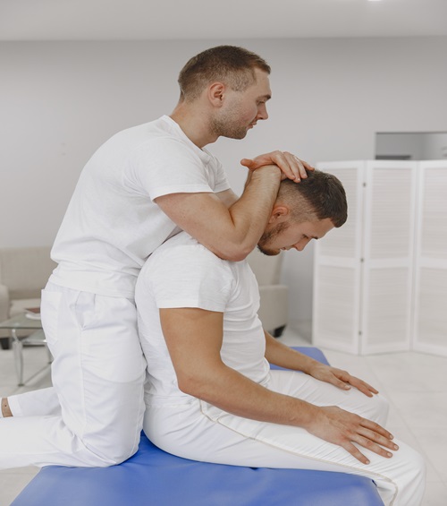 Hands-on manual therapy treatment for joint pain management